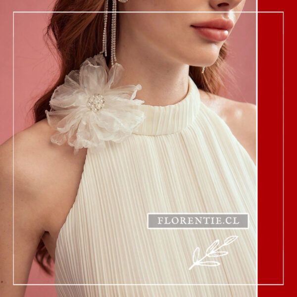 Detalle cuello vestido fiesta color crema