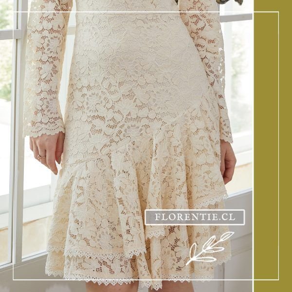 Detalle falda vestido novia civil estilo romántico encaje blanco