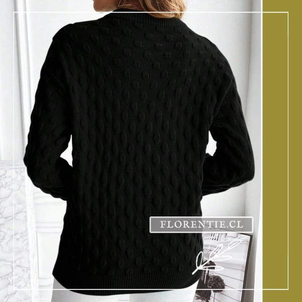 Espalda sweater negro relieves