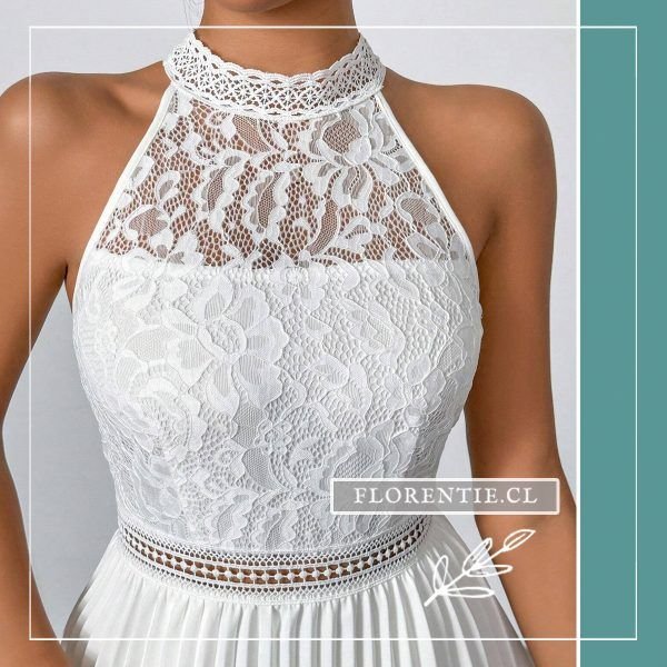 Detalle cuello halter vestido plisado blanco