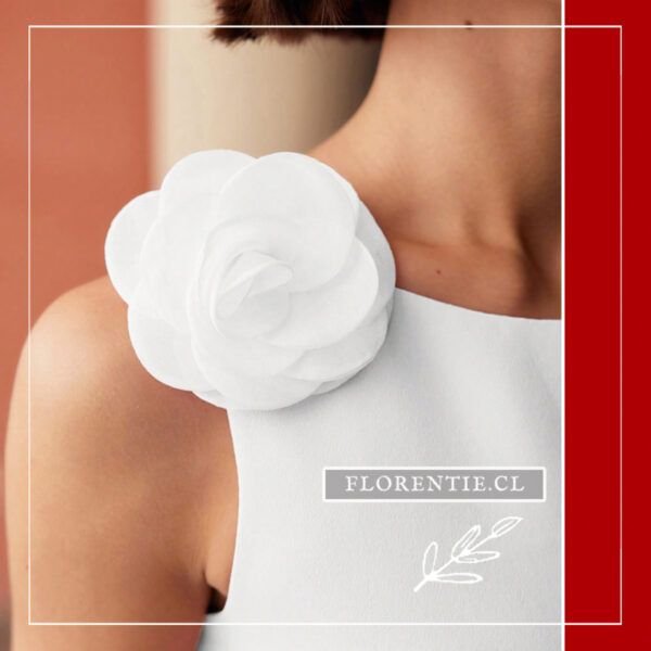 Detalle hombro vestido novia civil elegante