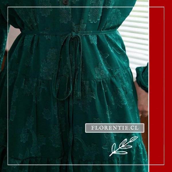 Detalle cintura vestido midi verde esmeralda