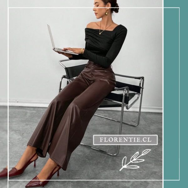 Pantalón ecocuero café mujer