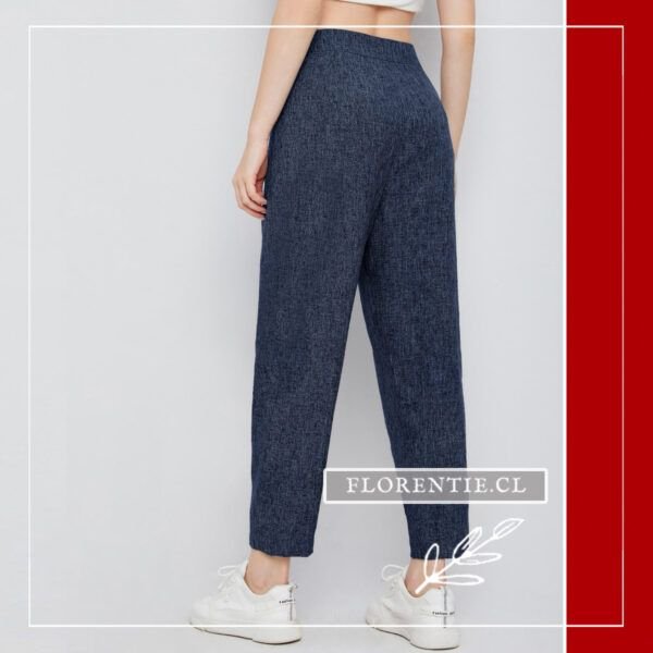 Vista posterior baggy jeans mujer