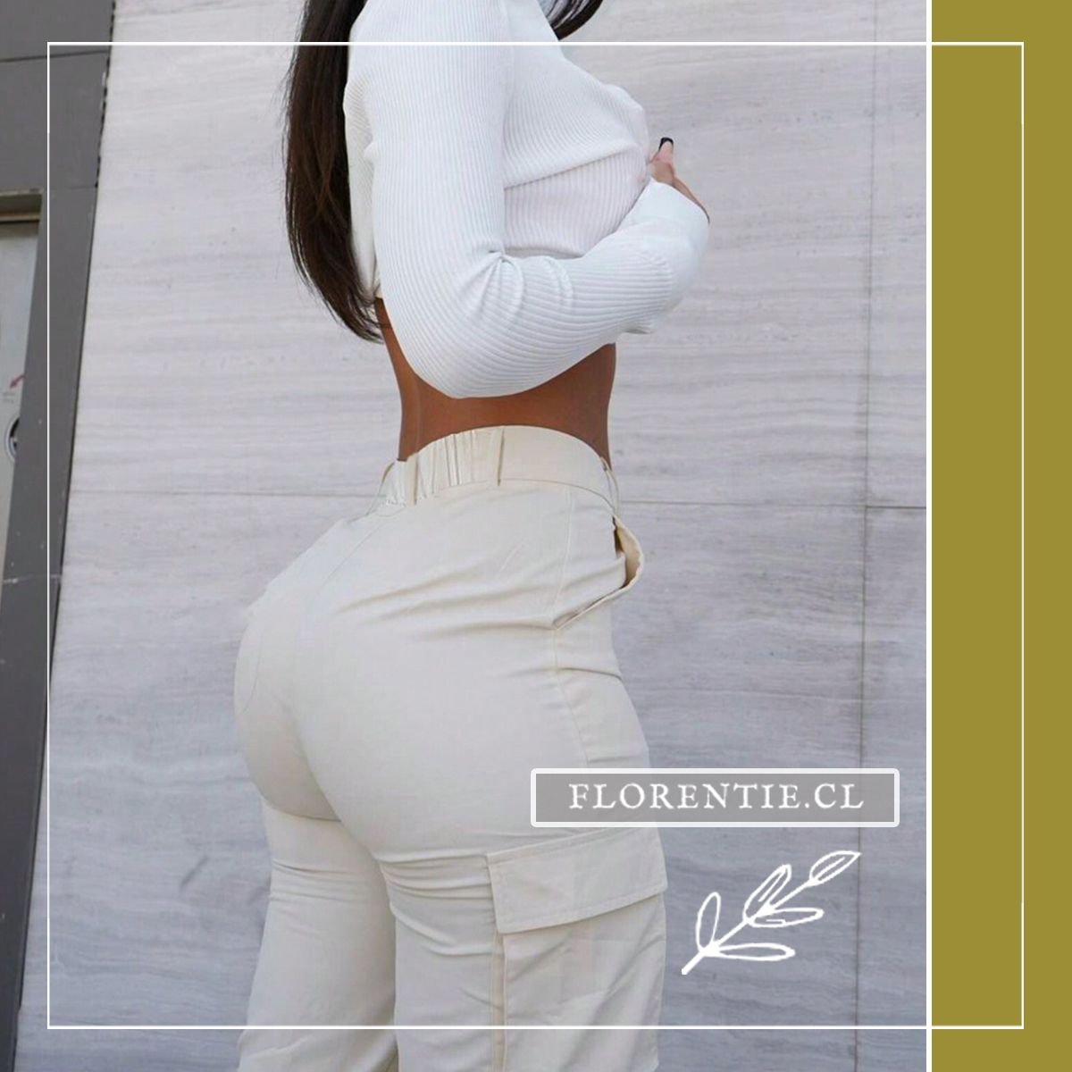 Vista posterior pantalón cargo crema mujer