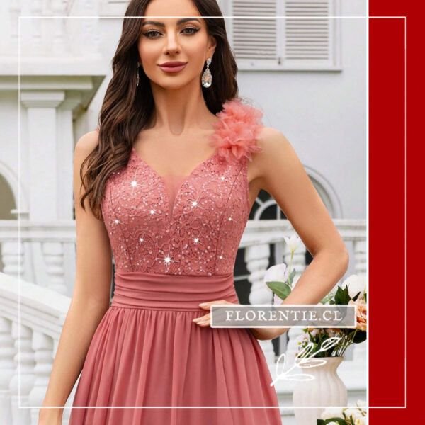 Detalle escote vestido coral largo mujer