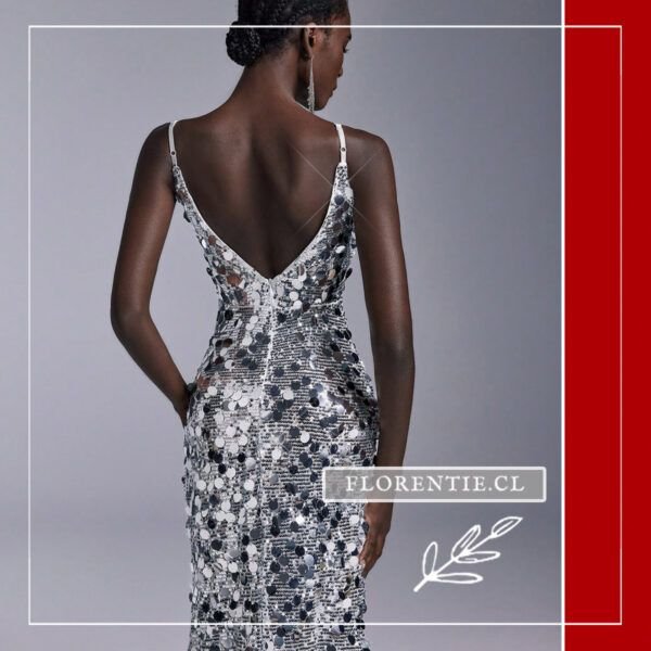 Detalle espalda vestido lentejuelas plata largo
