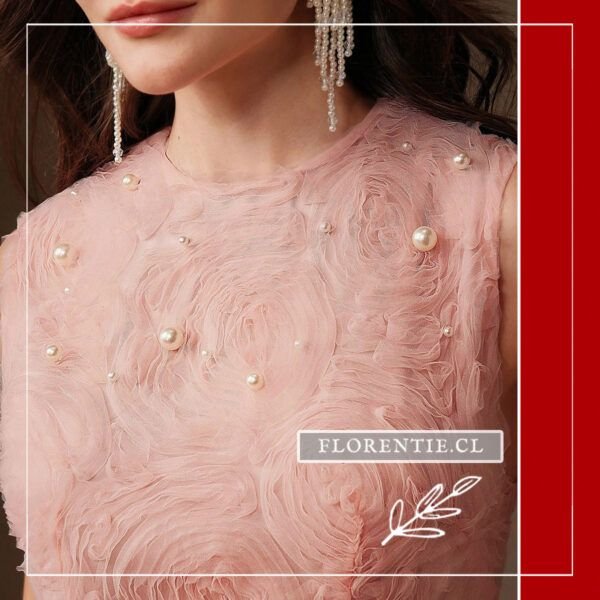 Detalle perlas vestido rosado sin mangas
