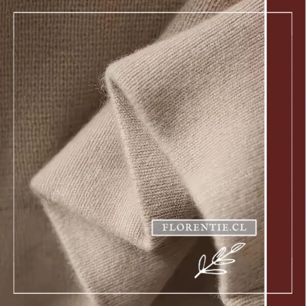 Detalle dobladillo cardigan cuello alto