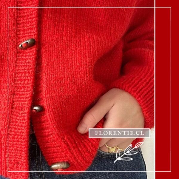 Detalle tejido cardigan rojo