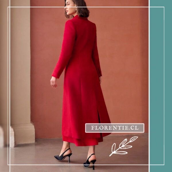 Espalda abrigo rojo mujer