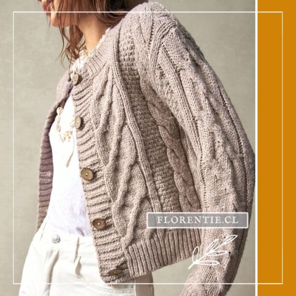 Vista perfil cardigan abotonado mujer