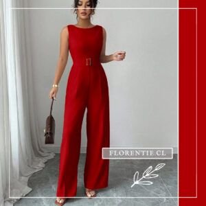 Vista frontal completa del enterito rojo sin mangas modelo Edurne con cuello redondo tipo barco, sisa americana, cinturón con hebilla dorada rectangular y pantalón palazzo