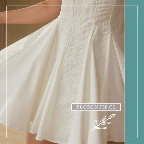 Detalle falda vestido corto de novia civil