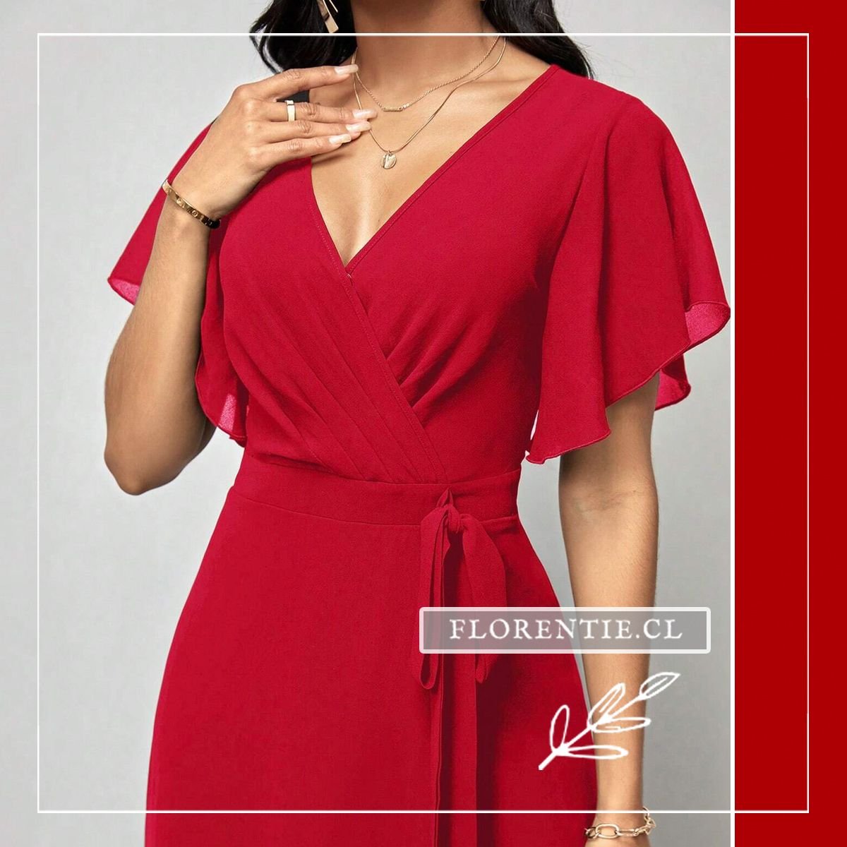 Primer plano del escote en V cruzado estilo wrap del enterito largo rojo de fiesta con mangas mariposa fluidas y cinturón de lazo integrado al tono