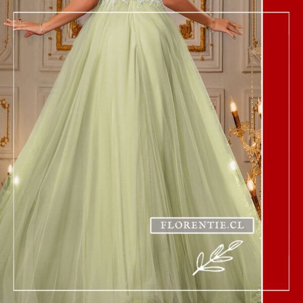 Detalle falda vestido corte imperio
