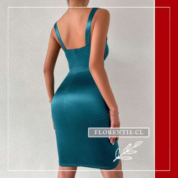 Espalda vestido corto satinado