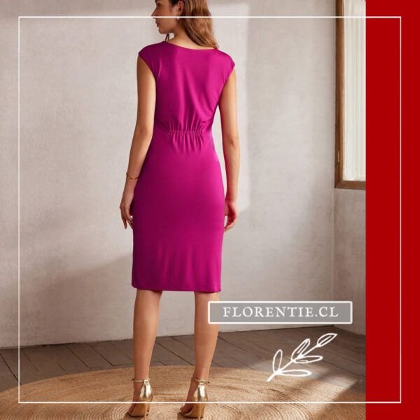 Vista posterior vestido corto fucsia