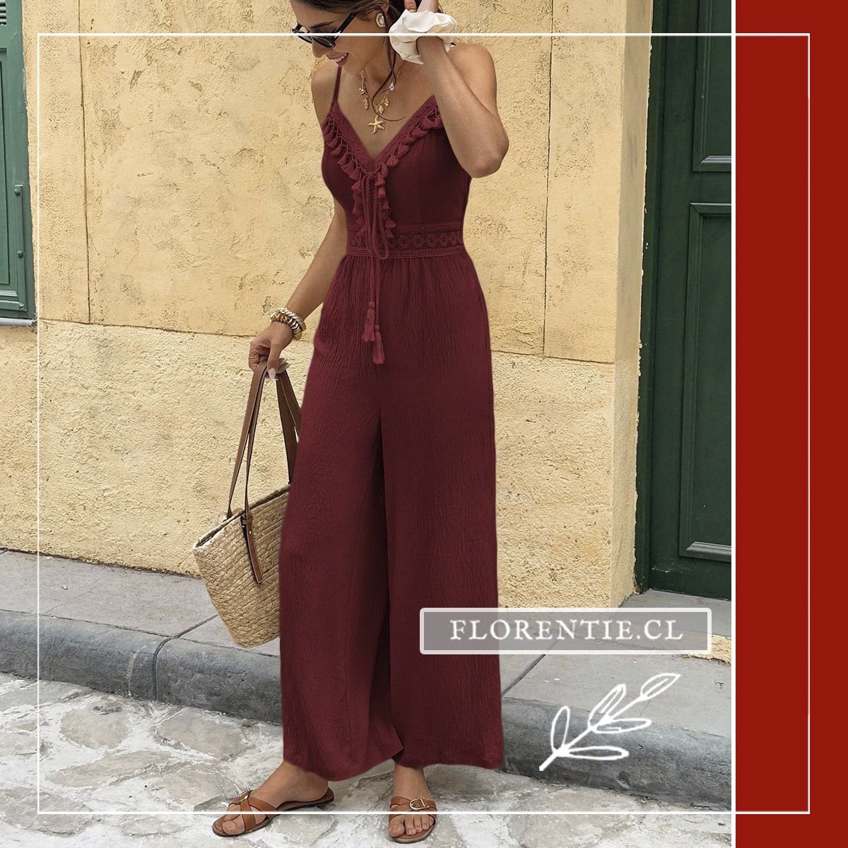 Vista frontal completa del enterito casual boho burdeo modelo Isabella con tirantes finos, flecos decorativos, encaje crochet en cintura y pantalón palazzo de caída amplia