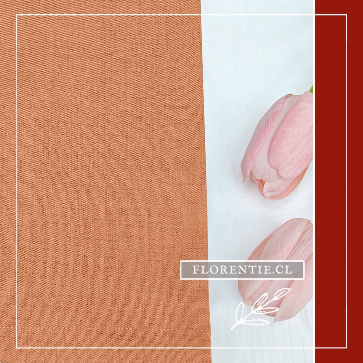 Detalle de la textura premium del tejido lino-crepé texturizado en tono mostaza cobrizo del enterizo.