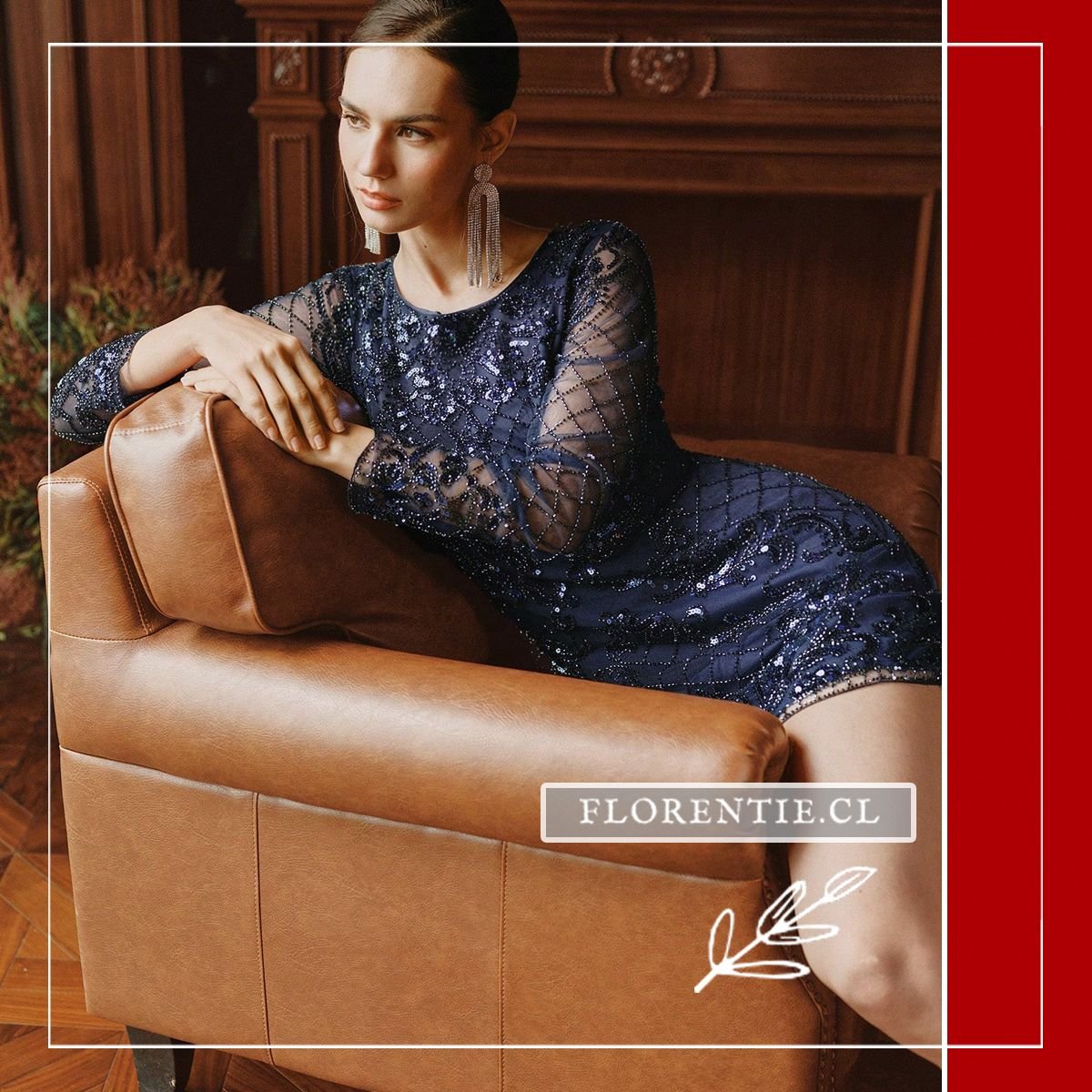 Modelo recostada en sillón de cuero luciendo vestido bodycon mini de lentejuelas azul medianoche con mangas largas de malla translúcida y patrón geométrico bordado, en interior clásico navideño.