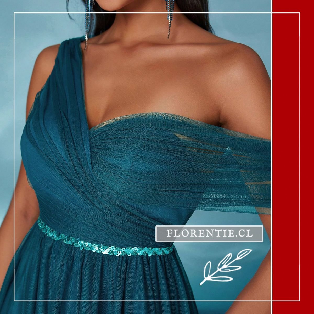 Primer plano del cinturón de lentejuelas y el drapeado de tul en el cuerpo del vestido verde azul petróleo.