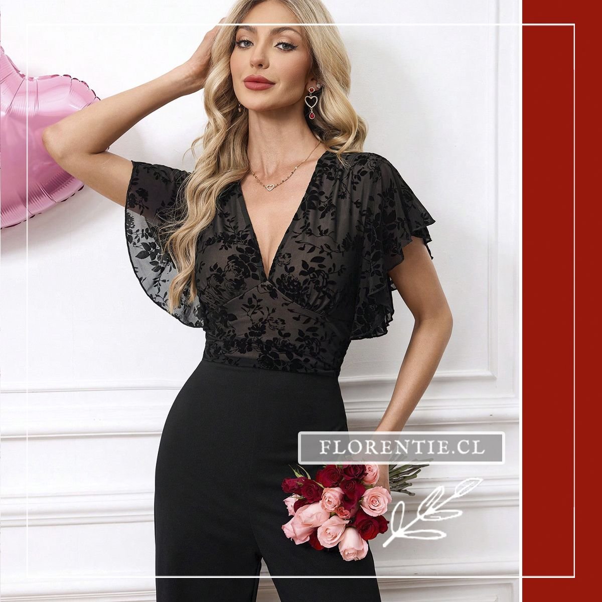 Primer plano del escote en V cruzado con superposición de malla semi-translúcida con rosas flocadas en terciopelo negro y mangas tipo mariposa con vuelo