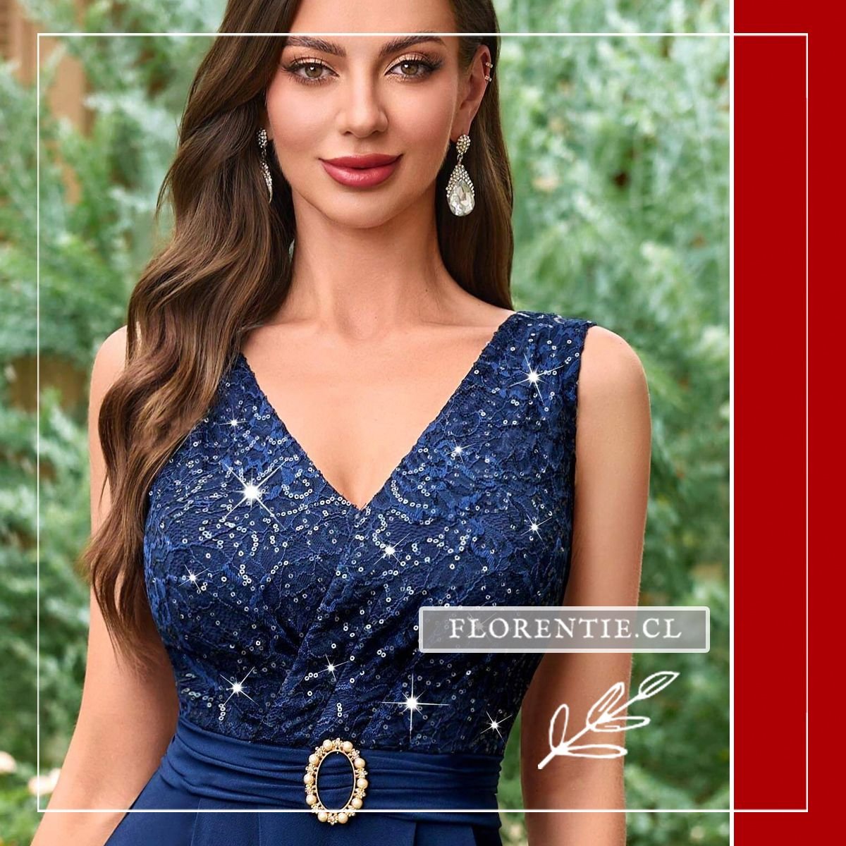 Primer plano del escote en V del enterito palazzo azul noche con lentejuelas integradas y hebilla decorativa con perlas