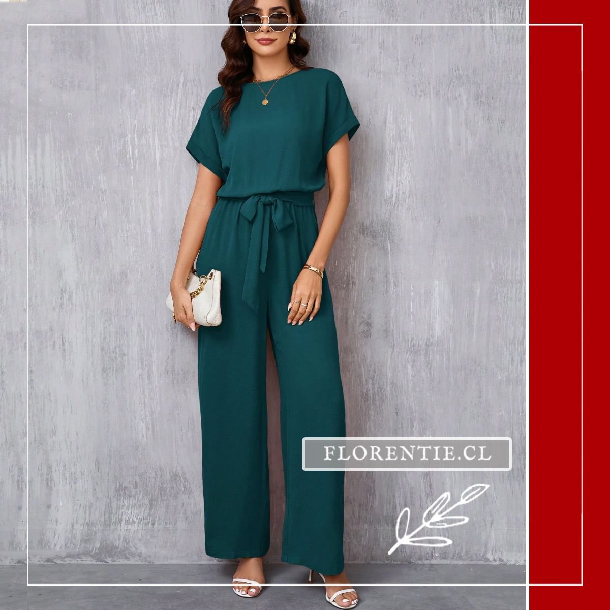 Modelo con gafas y bolso luciendo enterito verde botella ideal para looks casual-elegantes y versátiles.