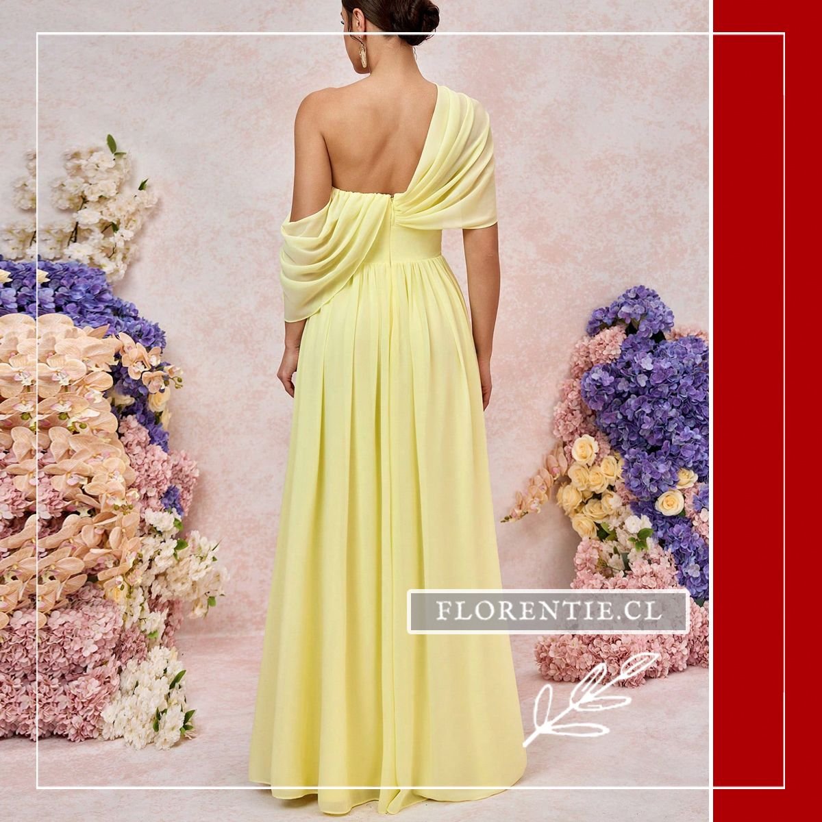 Vista trasera del vestido mostrando el diseño asimétrico de la espalda y la caída de la capa.