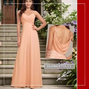 Composición de modelo en jardín con vestido damasco y recuadro destacando el detalle de la espalda drapeada caída.