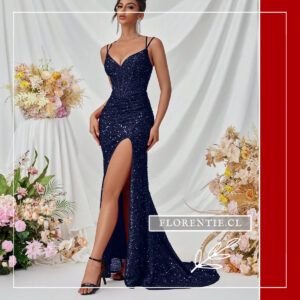Mujer con vestido de fiesta largo azul marino de lentejuelas y abertura lateral, ideal para matrimonio de noche