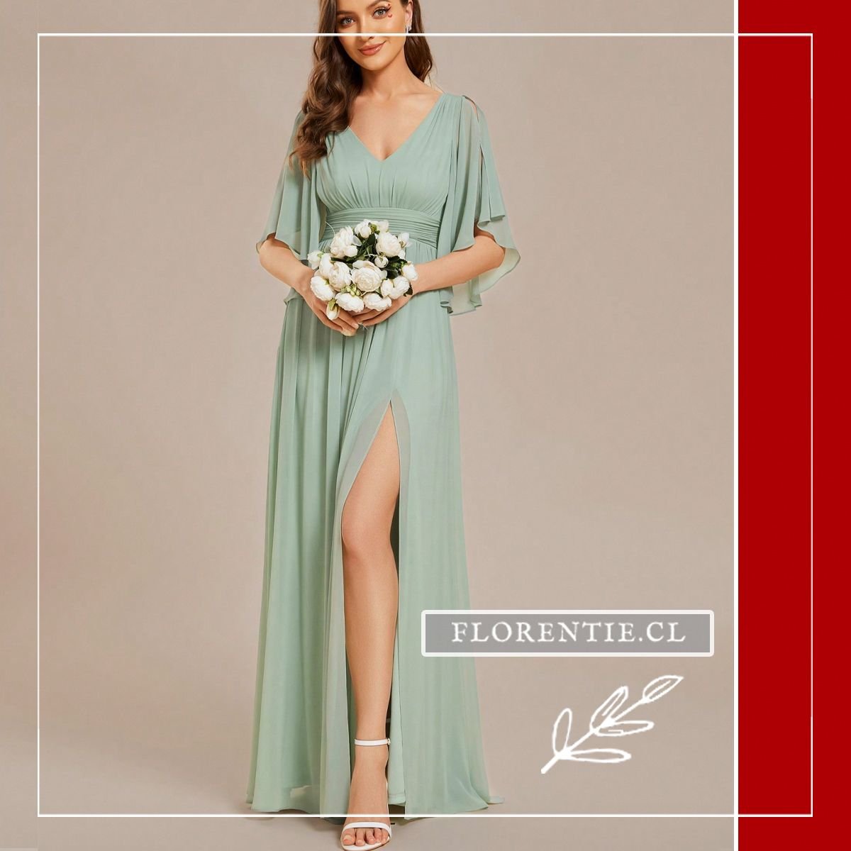 Modelo de pie sujetando flores, luciendo vestido verde agua largo con mangas fluidas.