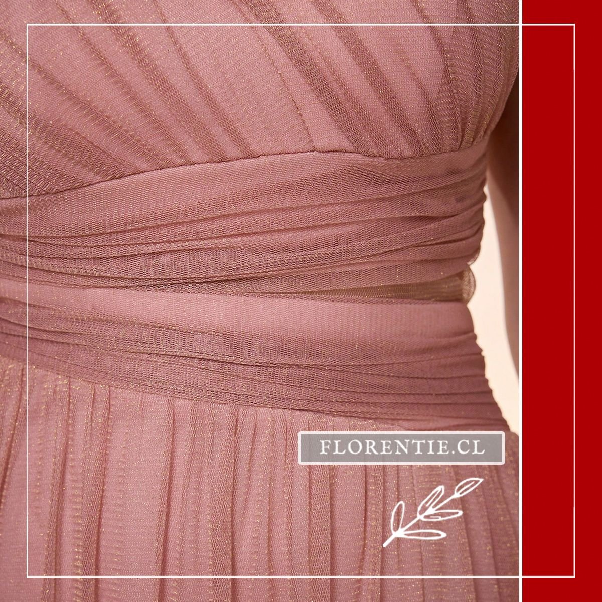 Primer plano de la cintura con pliegues y malla ilusión en vestido color rosa malva.