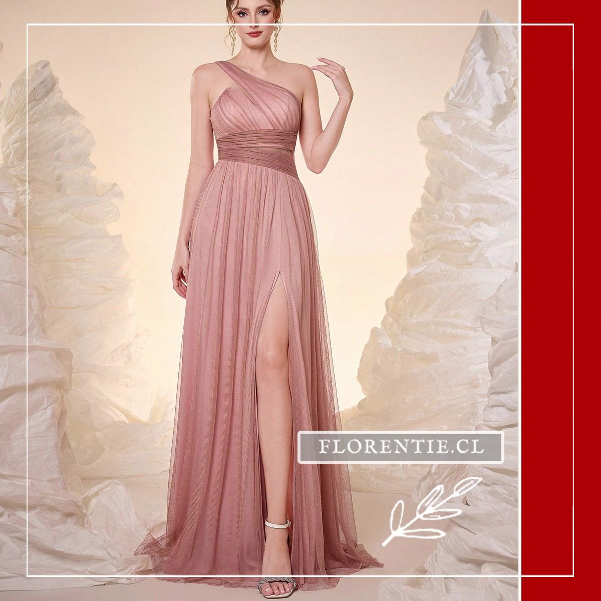 Modelo luciendo el movimiento de la falda plisada del vestido rosa metalizado.