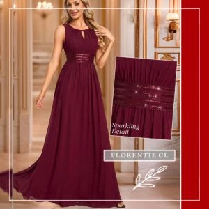 Imagen promocional interior destacando las hileras de lentejuelas del fajín en vestido burdeos.