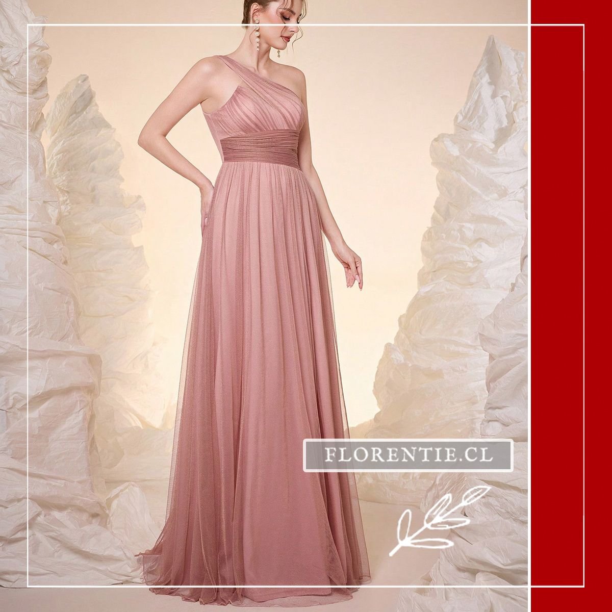 Vestido largo de graduación color rosa metalizado con falda amplia y plisada.