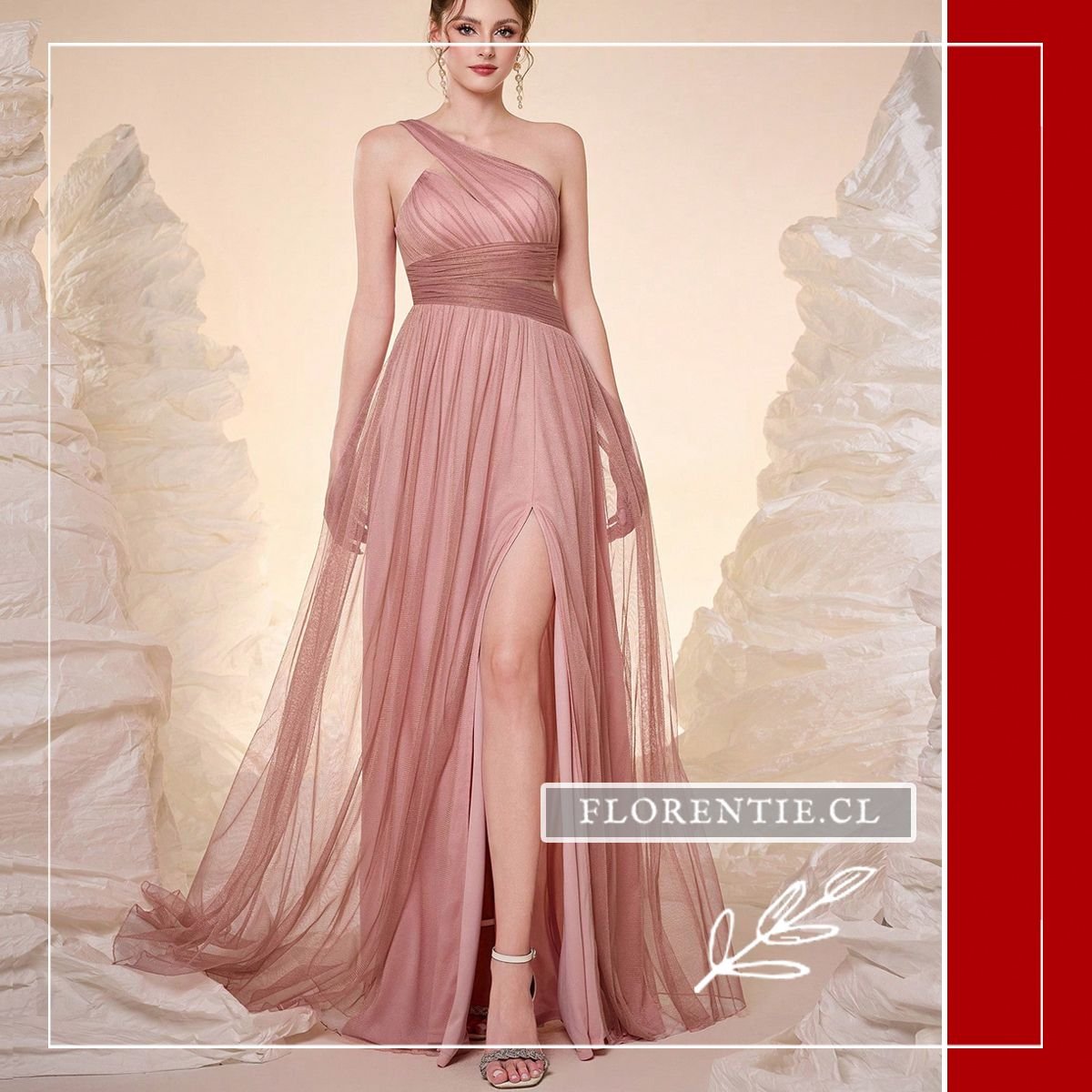 Vestido de noche color rosa malva mostrando la abertura sensual en la falda plisada.